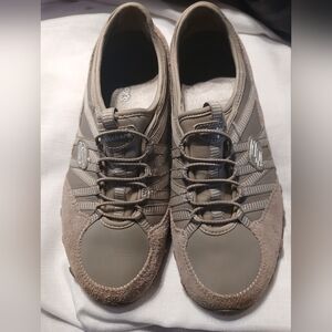 Skechers Extra Wide Womens Comfort Sneakers Shoes Suede Taupe SN 21140EW